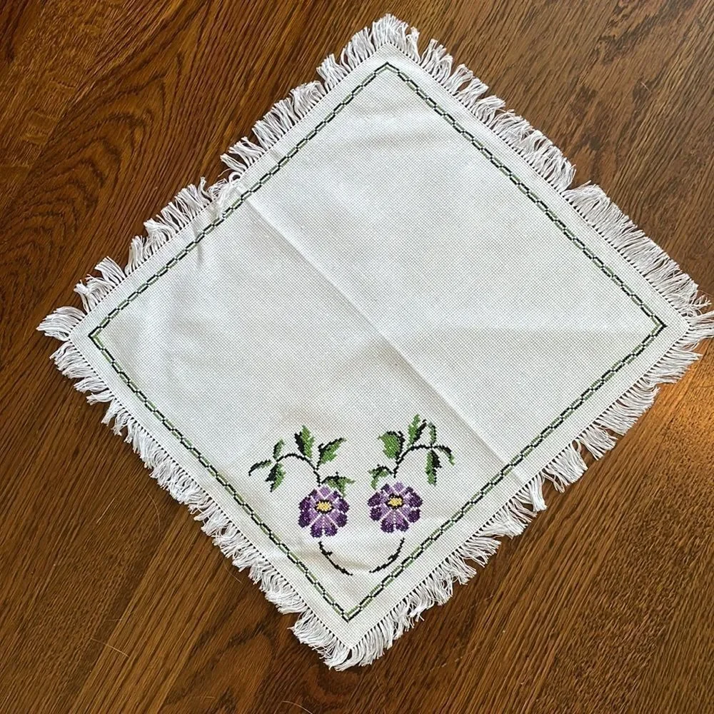 Vintage white small tablecloth & 4 napkins with cross stitch‎ purple flowers